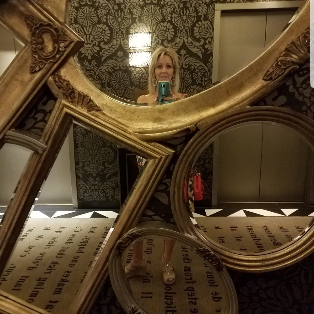 Meet your Posher, Renia